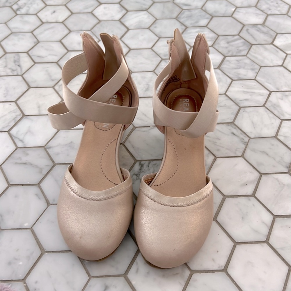 Kenneth Cole size 12 gold dress shoe